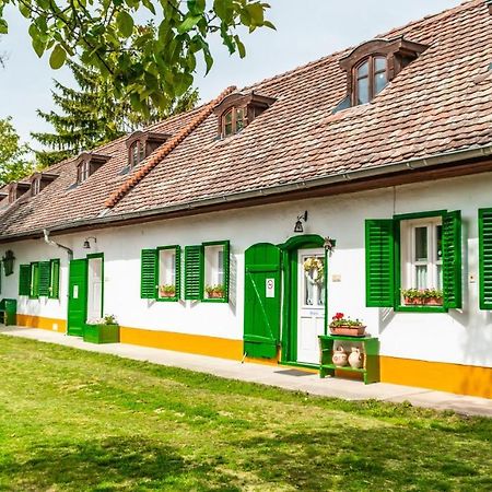 Отель Zsambeki Vendeghaz -Anno1815- Экстерьер фото